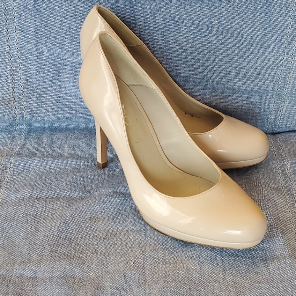 Nude heel